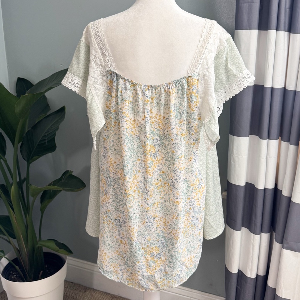 Davi & Dani Floral Boho Lace Trim Top Women’s Large Cottagecore - Picture 4 of 8